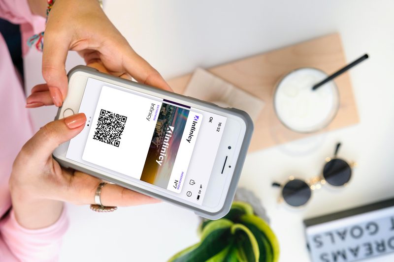 Carte de visite NFC Infinicy Essentielle avec Wallet digital iPhone et Android